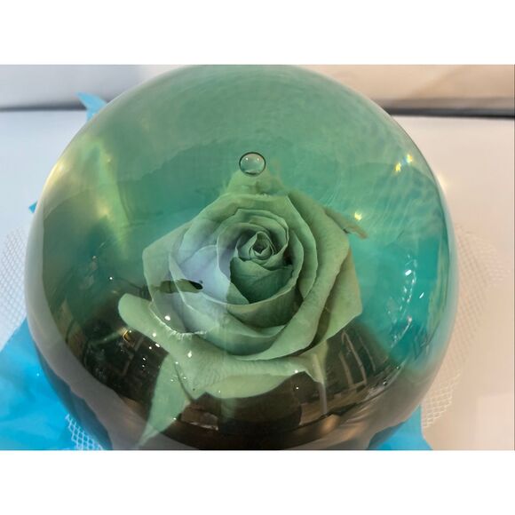 Forever Blue Rose In Glass Water Dome Globe - Picture 4 of 9